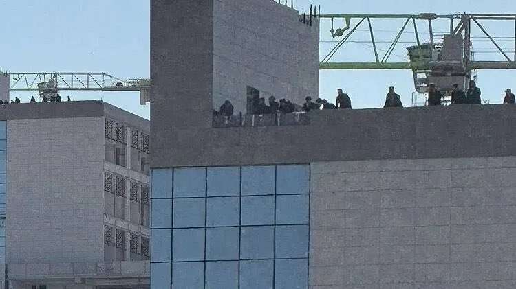 Diyarbakır Şehir Hastanesi İnşaatında Maaş Krizi: İşçiler Çatıya Çıktı