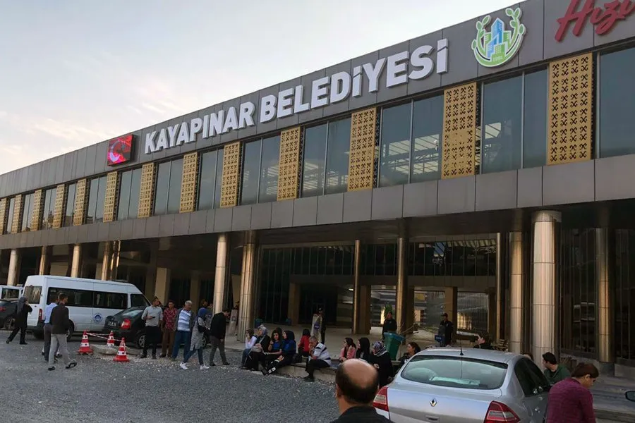 Kayapınar Belediyesi Yeni Yıl Öncesi 90 Personelin İşine Son Verdi