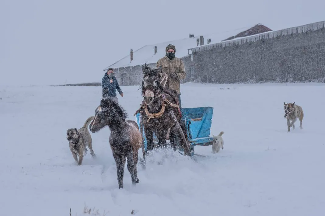 Türkiye Kışa Teslim: 41 İl İçin “Sarı Kodlu” Uyarı, Birçok İlde Okullara Kar Tatili