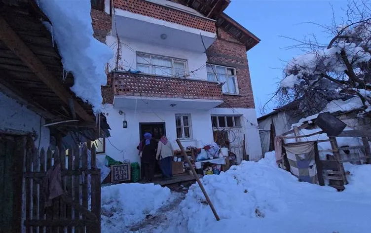 80 Yaşındaki Yaşlı Kadın Bahçesinde Ölü Bulundu