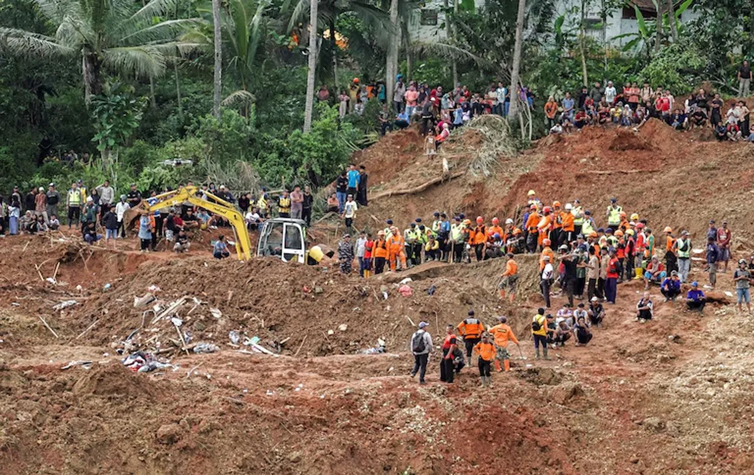 Endonezya’da Şiddetli Yağışlar Felaketi Getirdi: 8 Ölü, 82 Kayıp