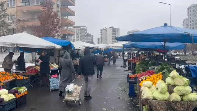 Tanrıkulu Diyarbakır Pazarında: “Emekli Meyve Bile Alamıyor”