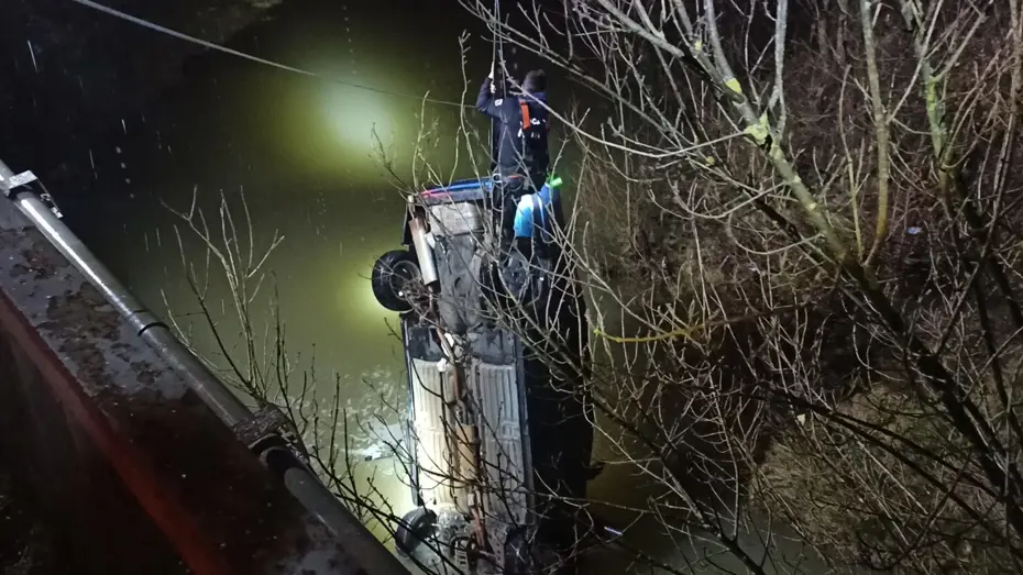 Kocaeli’de Sarısu Çayı’na Uçan Otomobilde Baba ve Oğul Can Verdi