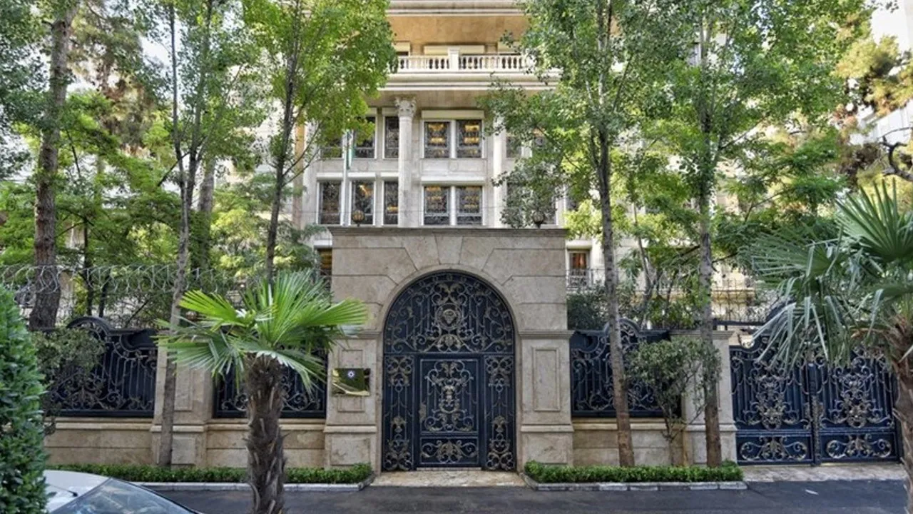 Tahran Büyükelçiliği’nden Türk Vatandaşlarına ‘Acil’ Güvenlik Uyarısı: “Dışarı Çıkmayın”