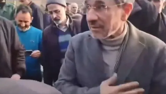 Öldüğü İddia Edilen Ahmedinejad Ortaya Çıktı: Şehitler Mezarlığı’nı Ziyaret Etti