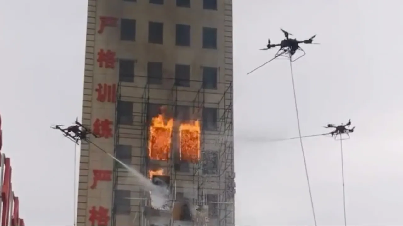 Çin’de Gökdelen Yangınlarına Yangın Söndürme Dronları Kullanılıyor