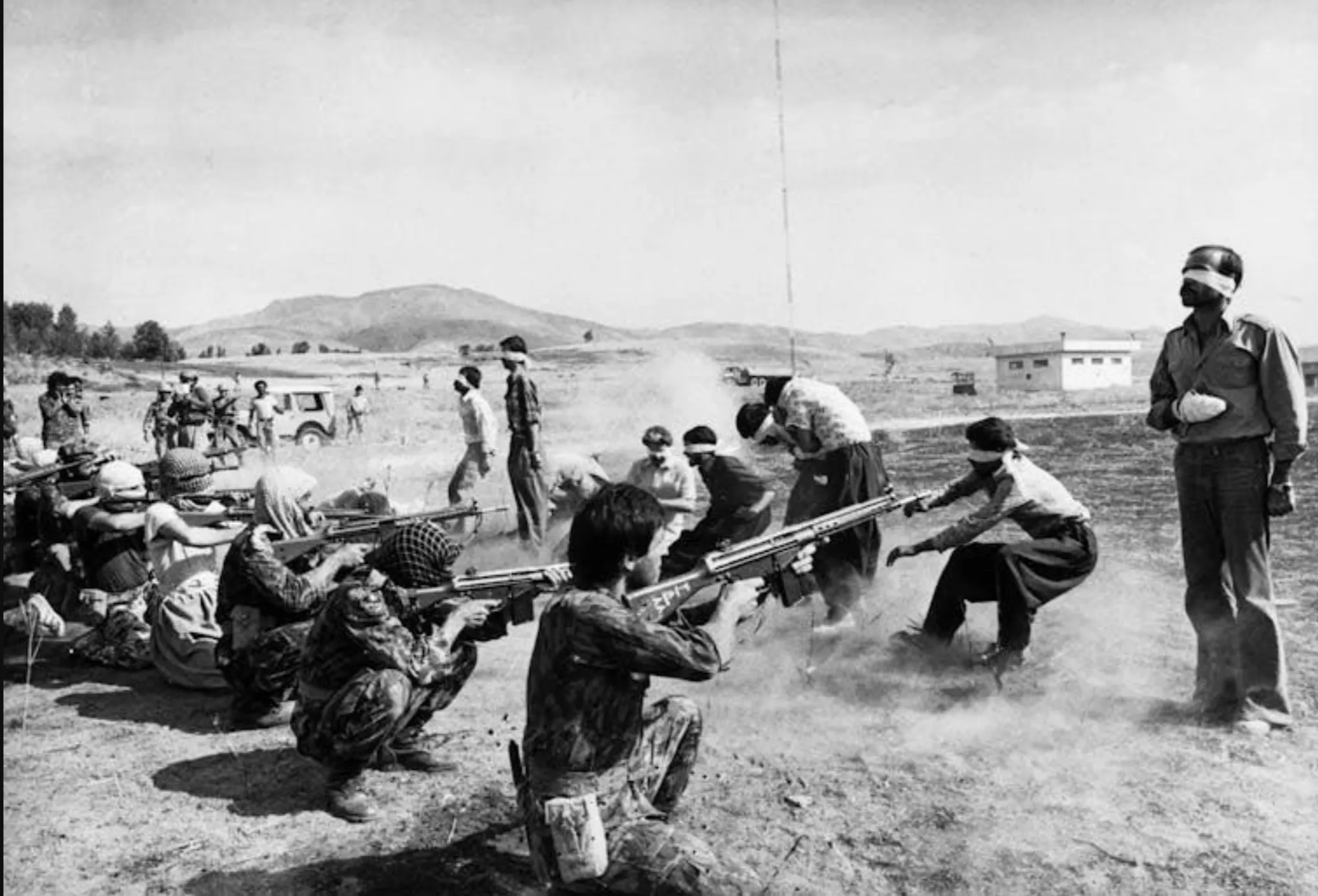 İran Devrimi’nin Kanlı Arşivi: Sine Havaalanı Katliamı ve Saklanan Gerçekler