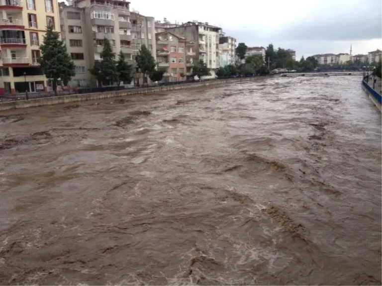 Siirt’te Sel Alarmı: Bitlis Çayı Yükseldi, Baykan’da Tahliye Kararı Verildi