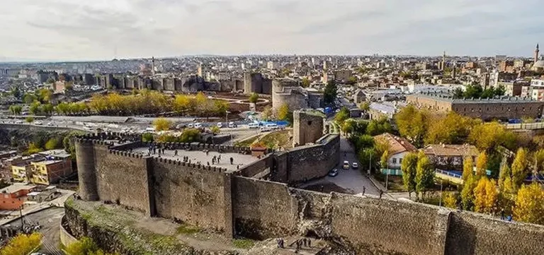 Amida’dan Diyarbakır’a: Bir Şehrin Taşa Yazılmış Hikâyesi