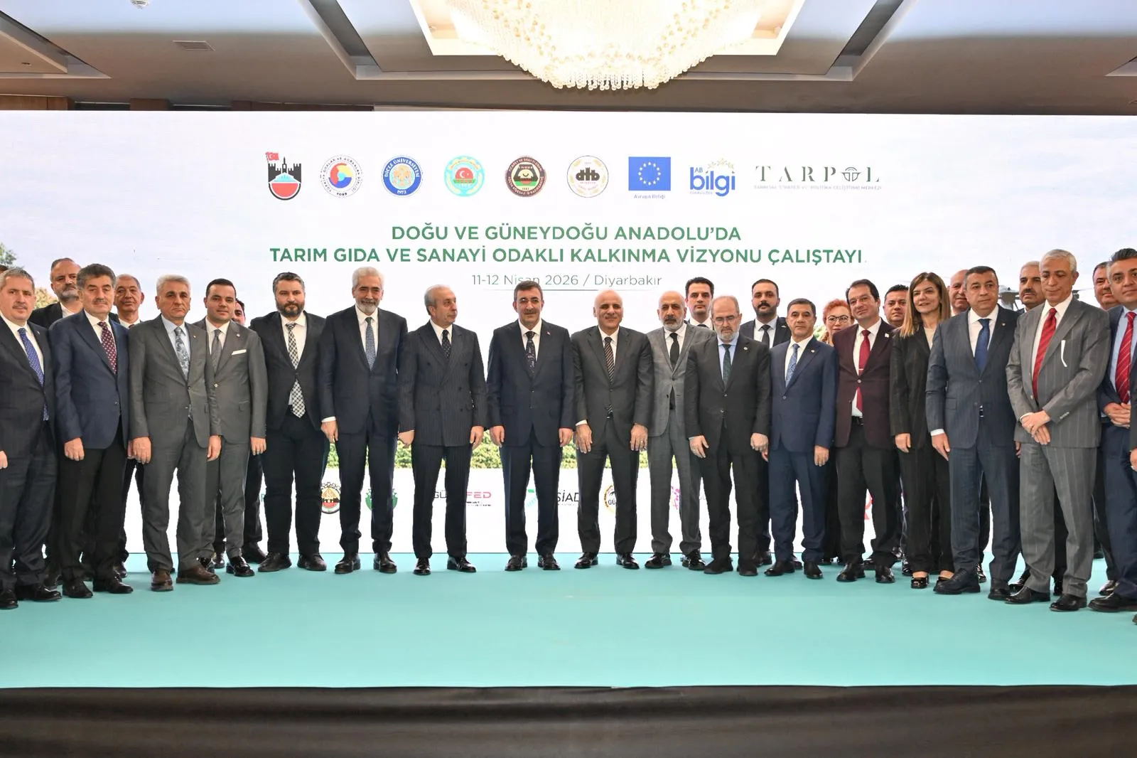 DOĞU VE GÜNEYDOĞU’NUN KALKINMA VİZYONU DİYARBAKIR’DA MASAYA YATIRILDI