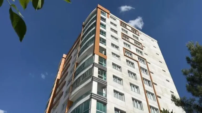 LGS Sınavı Kötü Geçen 13 Yaşındaki Çocuk Balkondan Atlayarak Hayatını Kaybetti