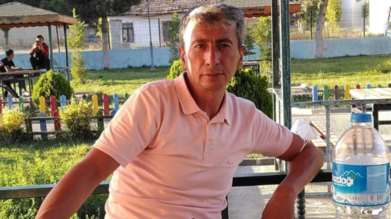 23 Yaşındaki Genç Babasını Bıçaklayarak Öldürdü