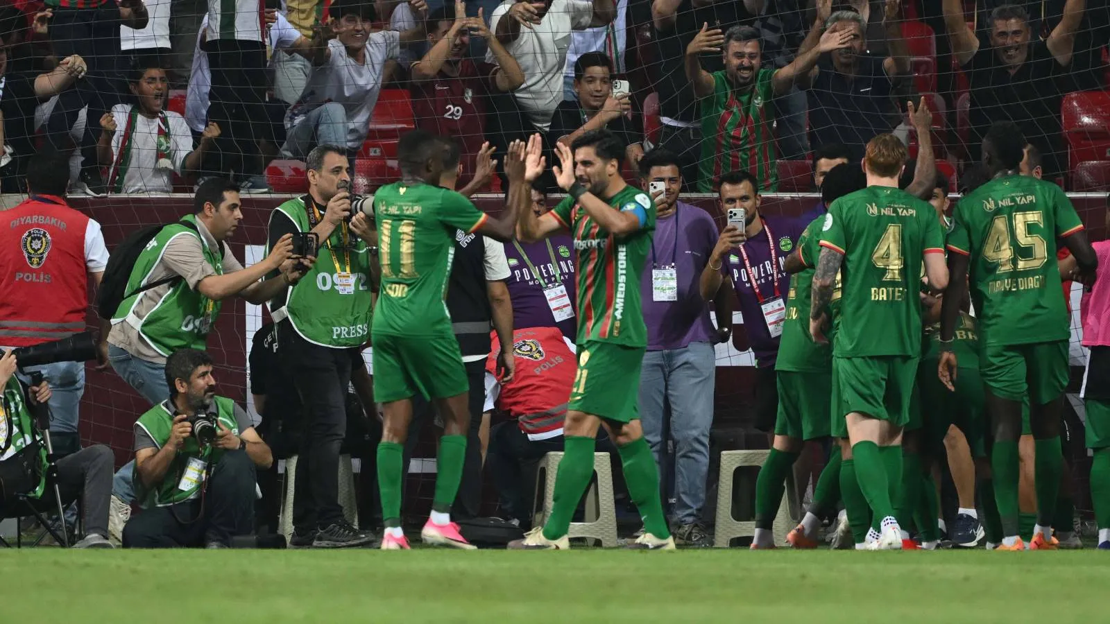 Süper Lig’de Tarihi Açılış: Amedspor Sezona 3 Gol ve Liderlikle Başladı