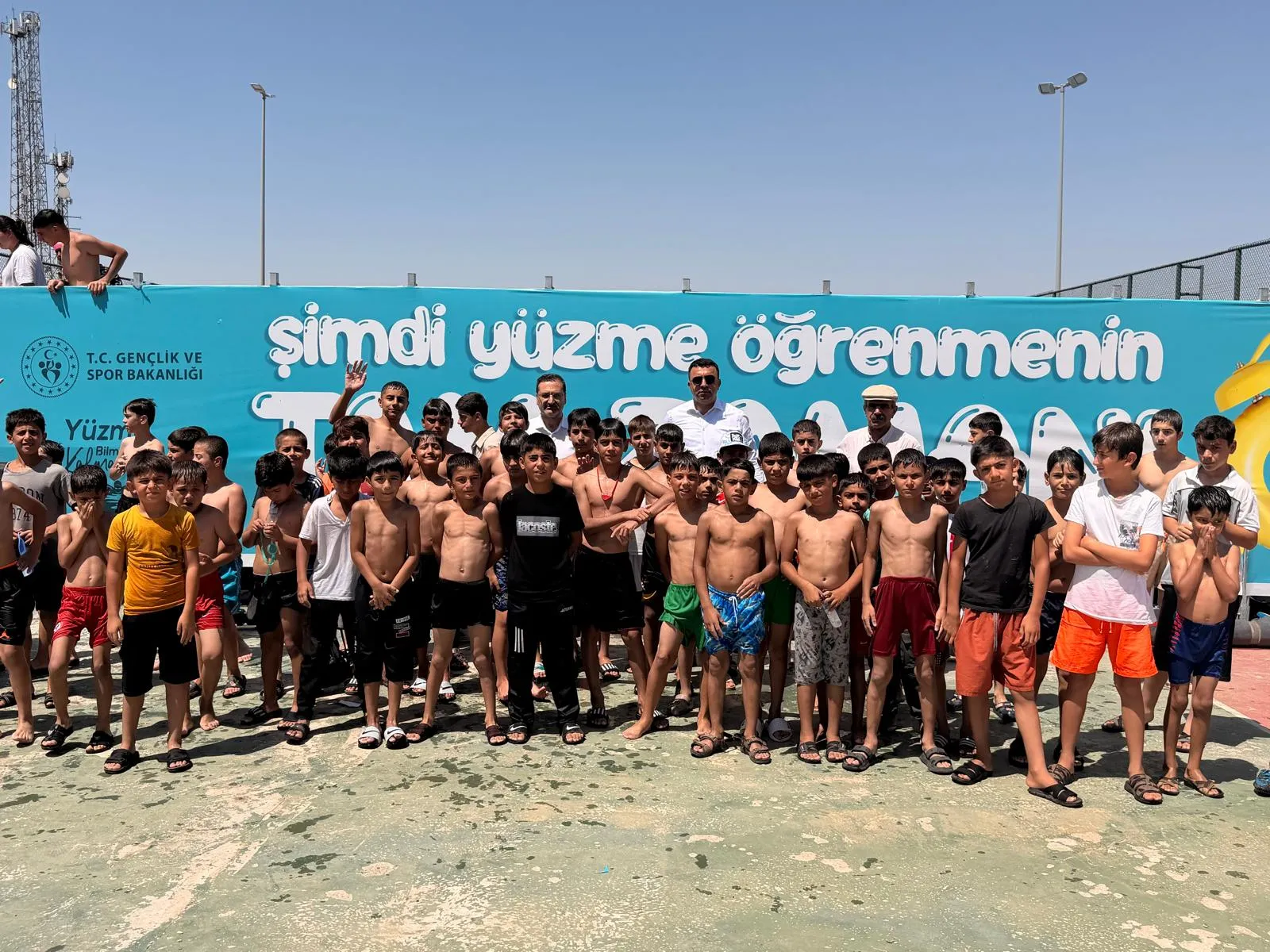 Sur Kaymakamı Akbulut, Bağıvar Spor Kompleksi’nde Genç Sporcularla Buluştu