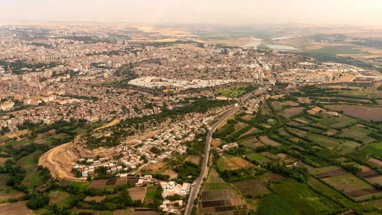 Diyarbakır Kayapınar’da Arazi Krizi: 45 Yıllık Emeğe Ret, İhaleye Onay!