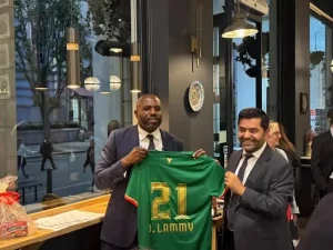 Londra’da Diplomasiye Yeşil-Kırmızı Dokunuş: İngiliz Kabinesine Amedspor Forması