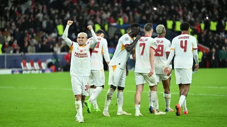GALATASARAY LILLE DEPLASMANINDA 4 GOLLE GÜLDÜ