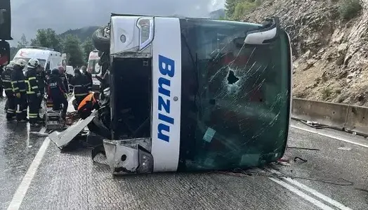 Isparta-Antalya Karayolunda Kaza: Yolcu Otobüsü Devrildi, 1 Ölü