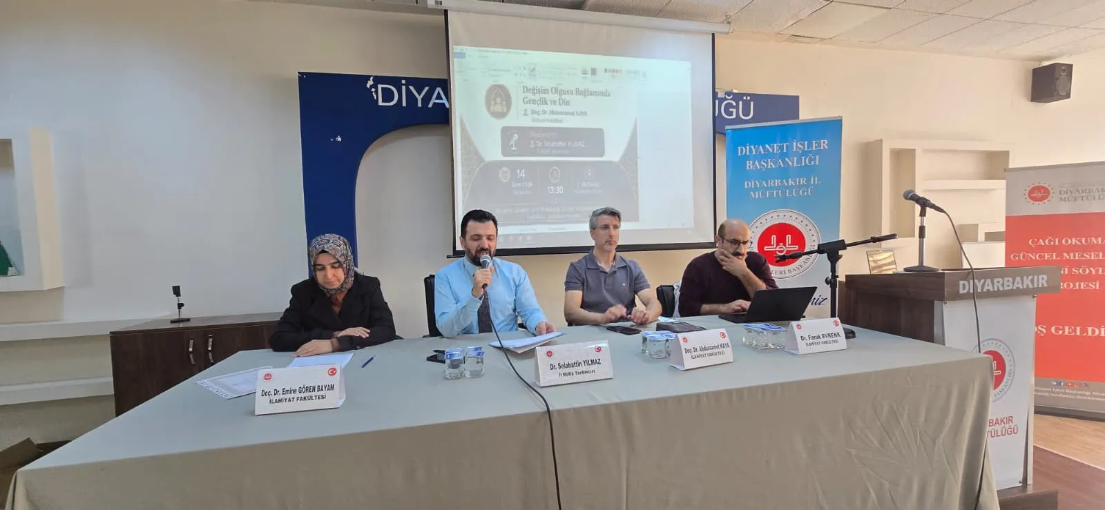 Diyarbakır’da Gençliğin İnanç ve Anlam Arayışı Tartışıldı