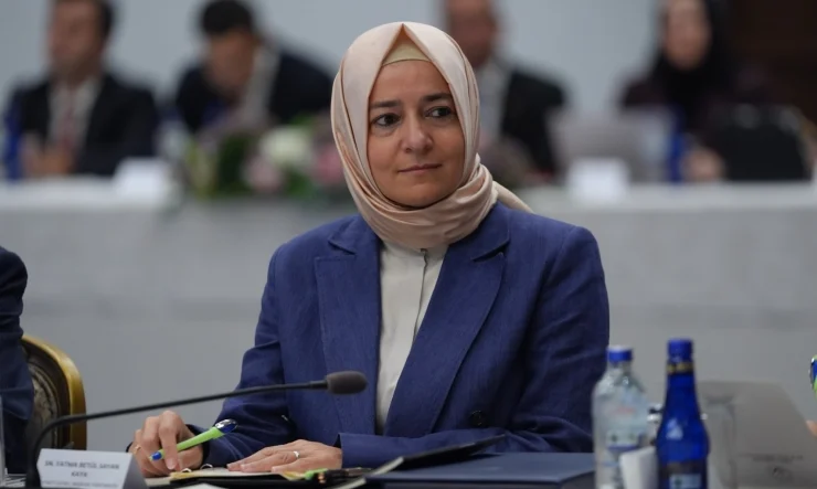 Mal Varlığı Dondurulan Eski Bakan Kaya’nın Tıp Eğitimi ve Özgeçmişi Tartışma Konusu Oldu