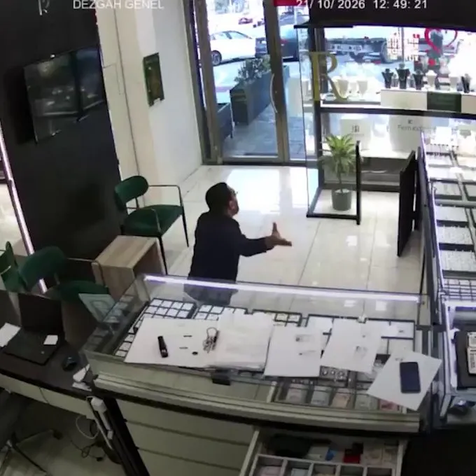 Esenyurt’ta Kuyumcuya Silahlı Saldırı: “Senin İçin Adam Vururum” Dedi, Eczacıyı Vurdu